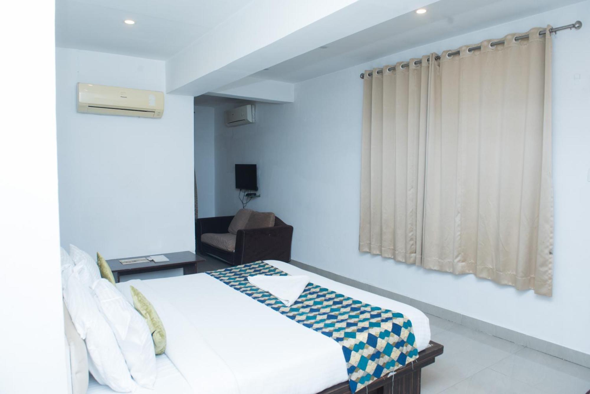 Hotel Balaji Central Ratlam ภายนอก รูปภาพ