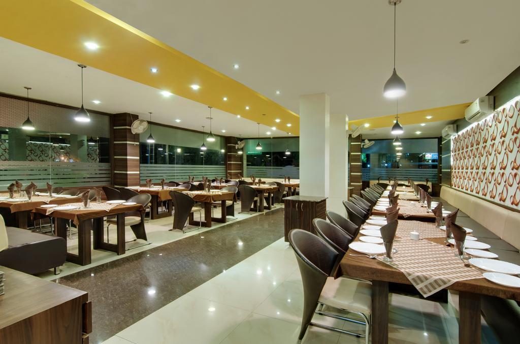 Hotel Balaji Central Ratlam ภายนอก รูปภาพ