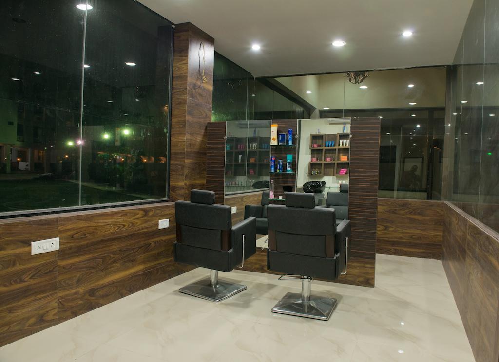 Hotel Balaji Central Ratlam ภายนอก รูปภาพ