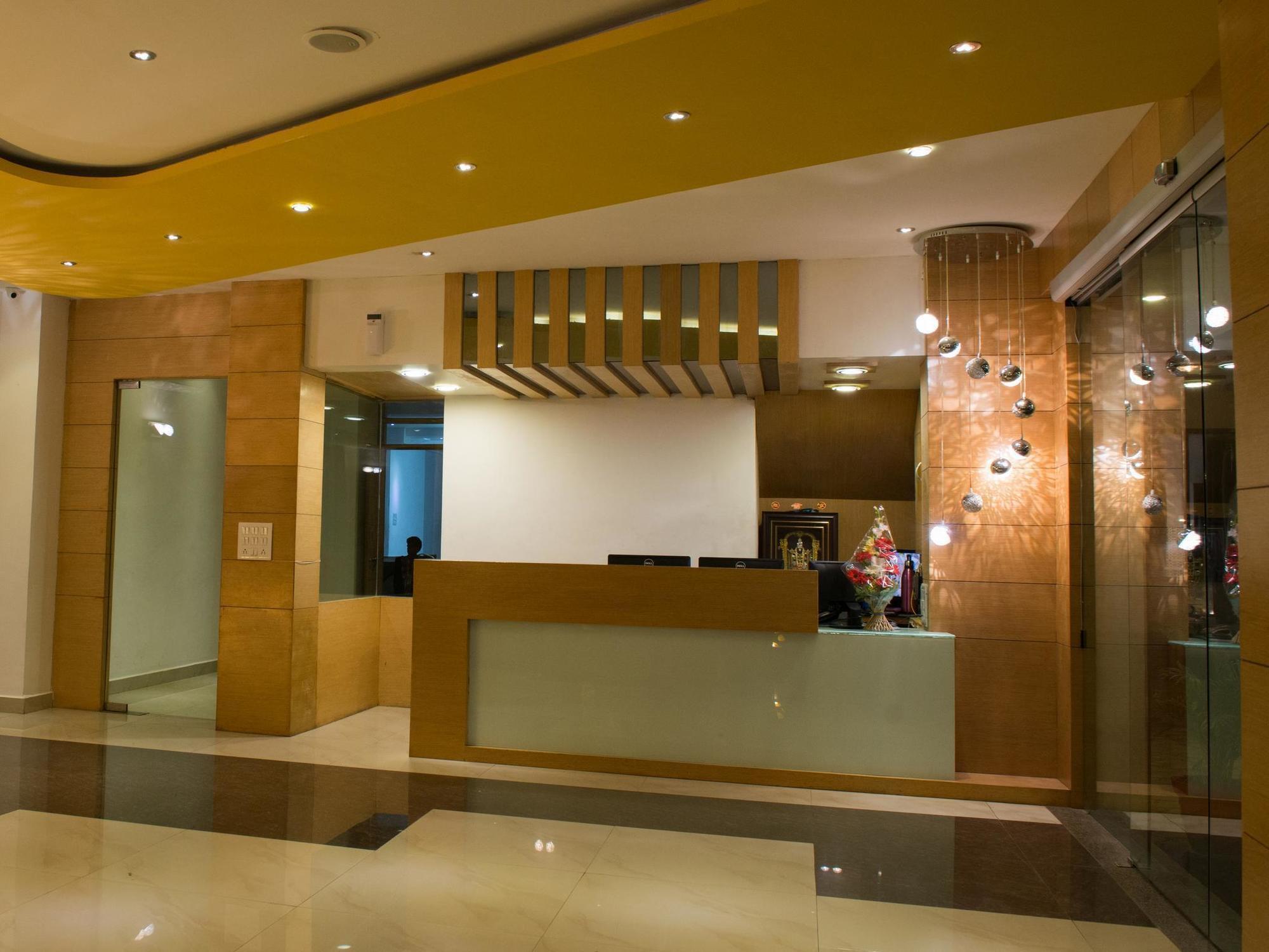 Hotel Balaji Central Ratlam ภายนอก รูปภาพ