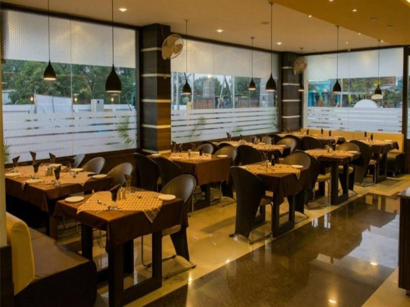 Hotel Balaji Central Ratlam ภายนอก รูปภาพ